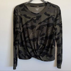 NWOT ⋆ Old Navy Active | Breathe On Long-Sleeved Camo Twist Top